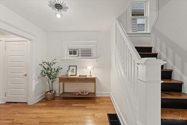 1942 Hewitt Avenue, Cincinnati, OH 45207