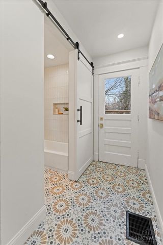 1942 Hewitt Avenue, Cincinnati, OH 45207