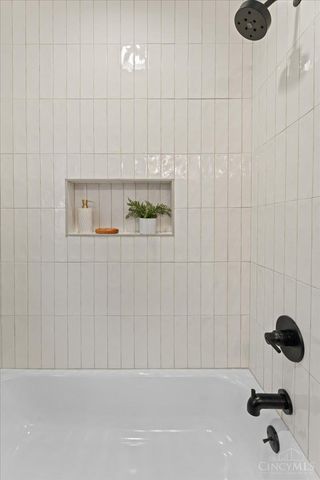 1942 Hewitt Avenue, Cincinnati, OH 45207