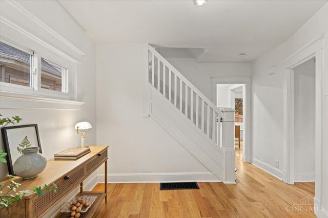 1942 Hewitt Avenue, Cincinnati, OH 45207