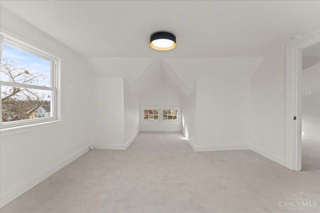 1942 Hewitt Avenue, Cincinnati, OH 45207