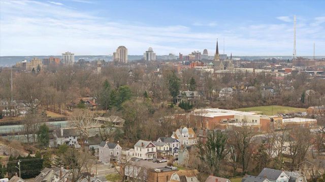 1942 Hewitt Avenue, Cincinnati, OH 45207