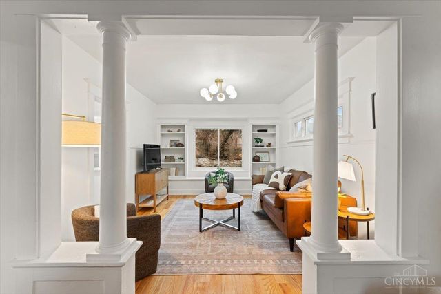 1942 Hewitt Avenue, Cincinnati, OH 45207