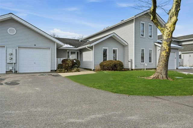 210 Elton Court W, Saint James, NY 11780