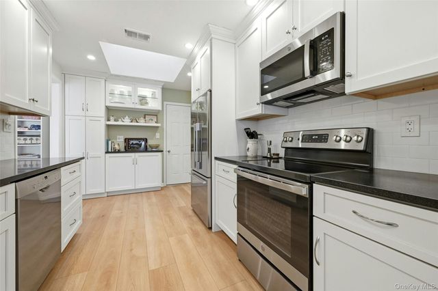 210 Elton Court W, Saint James, NY 11780