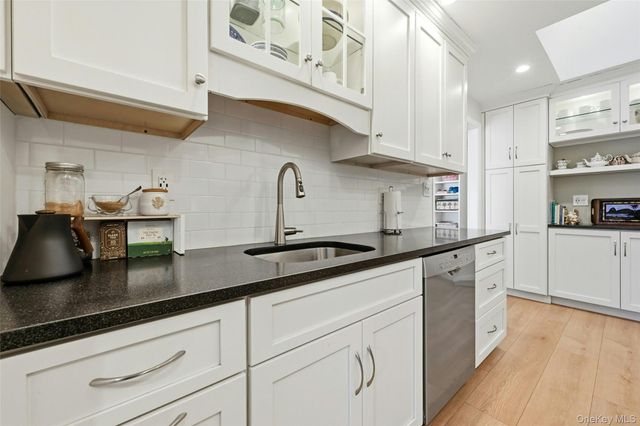 210 Elton Court W, Saint James, NY 11780