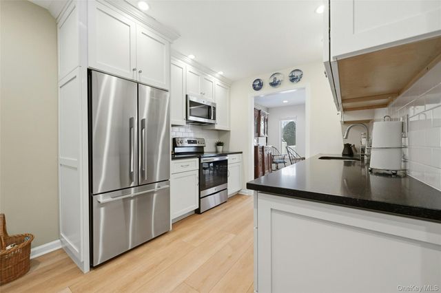 210 Elton Court W, Saint James, NY 11780