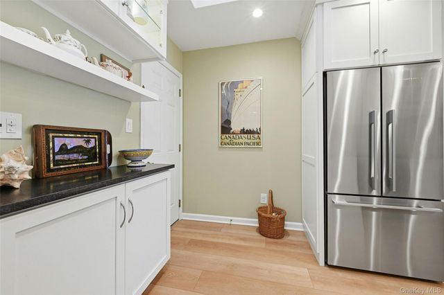 210 Elton Court W, Saint James, NY 11780