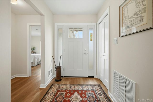 210 Elton Court W, Saint James, NY 11780