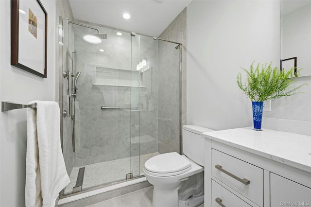 210 Elton Court W, Saint James, NY 11780