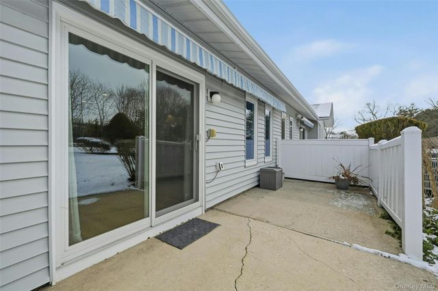 210 Elton Court W, Saint James, NY 11780