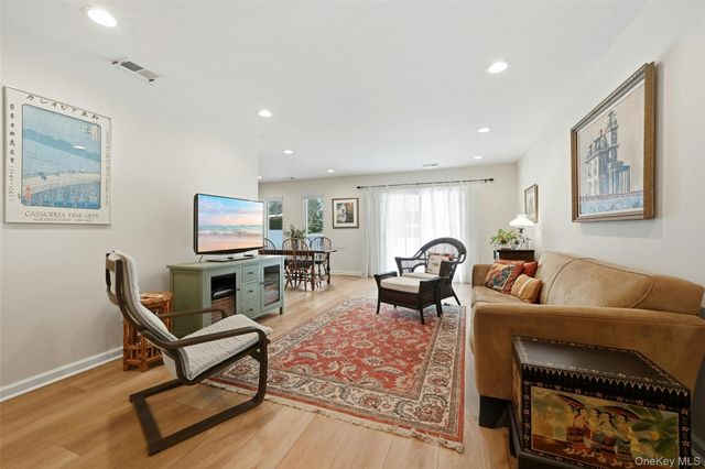 210 Elton Court W, Saint James, NY 11780