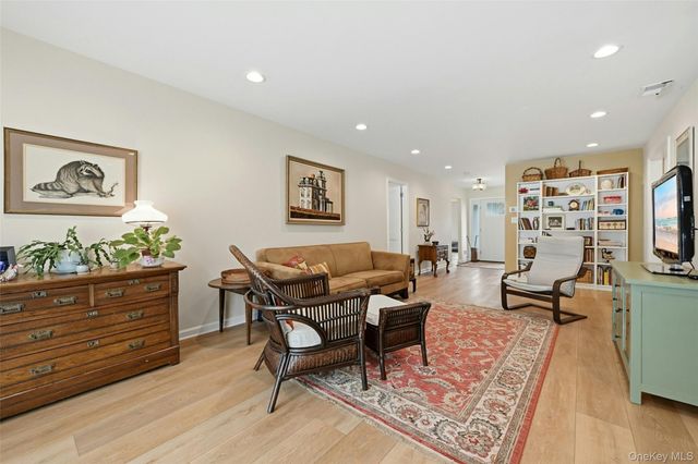 210 Elton Court W, Saint James, NY 11780