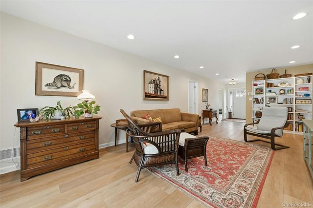 210 Elton Court W, Saint James, NY 11780