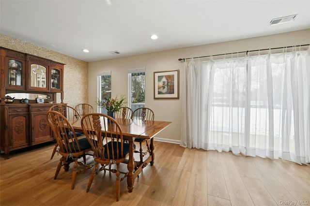 210 Elton Court W, Saint James, NY 11780