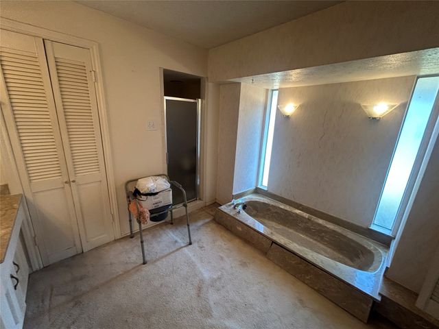 906 Heather Knoll Drive, Desoto, TX 75115