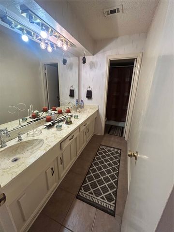 906 Heather Knoll Drive, Desoto, TX 75115
