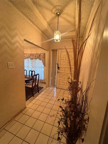 906 Heather Knoll Drive, Desoto, TX 75115