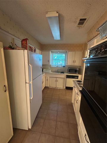 906 Heather Knoll Drive, Desoto, TX 75115
