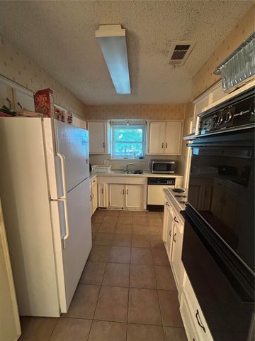 906 Heather Knoll Drive, Desoto, TX 75115