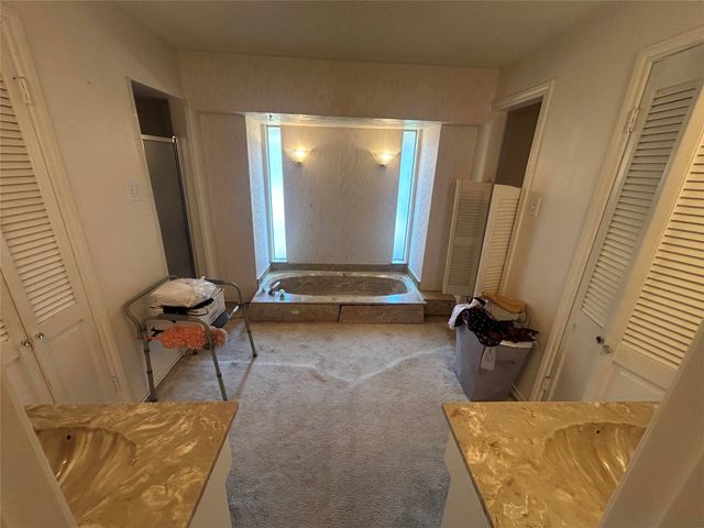 906 Heather Knoll Drive, Desoto, TX 75115