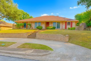 906 Heather Knoll Drive, Desoto, TX 75115