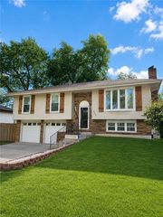 2400 S 16th Terrace, Leavenworth, KS 66048