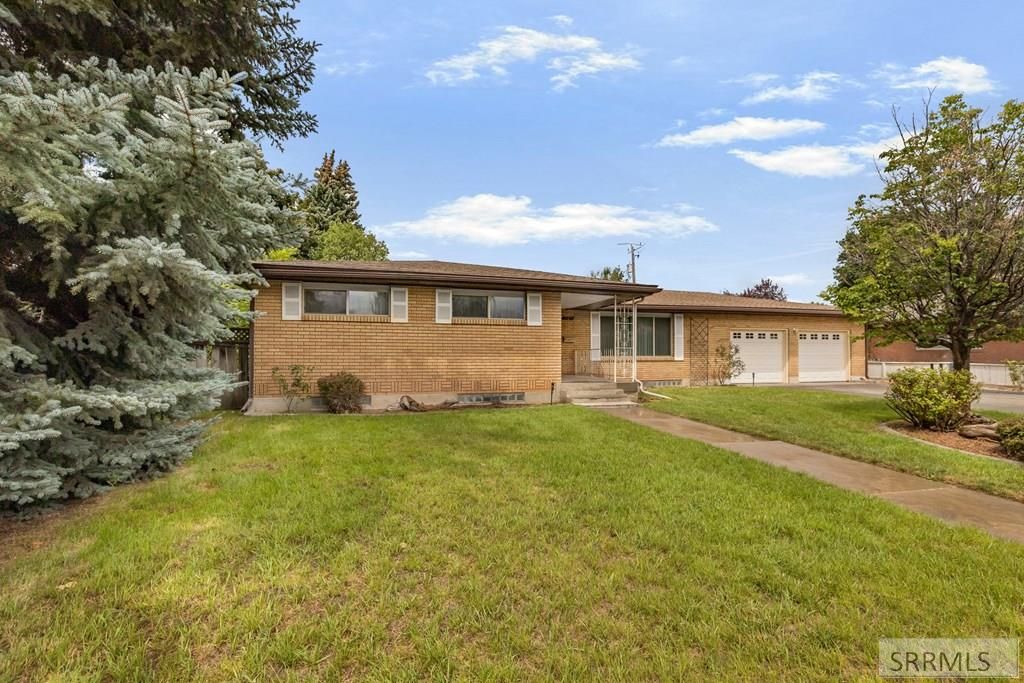 Image 2 of property listing at 921 Safstrom Drive, Idaho Falls, ID 83401