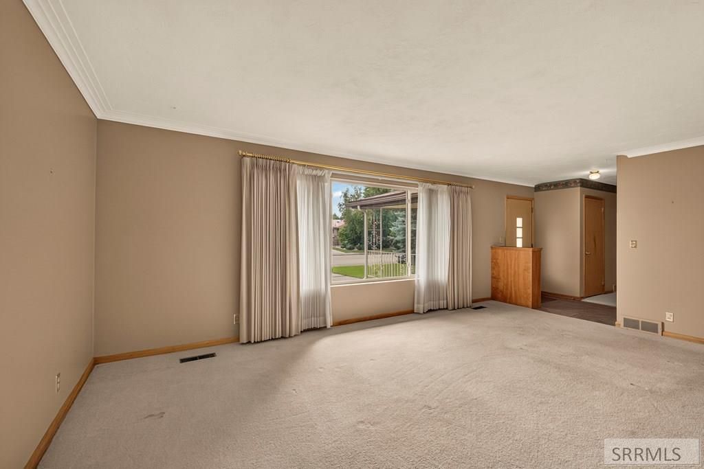 Image 4 of property listing at 921 Safstrom Drive, Idaho Falls, ID 83401