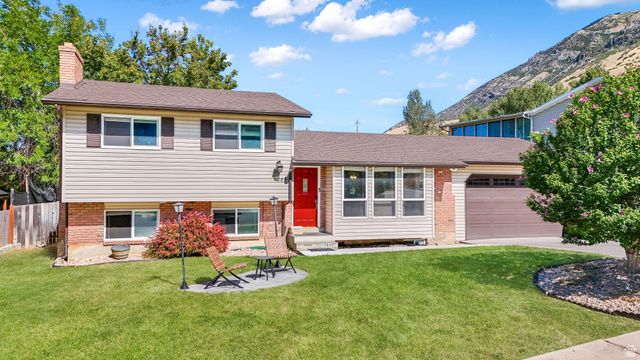 1085 E GROVE CREEK DR, Pleasant Grove, UT 84062