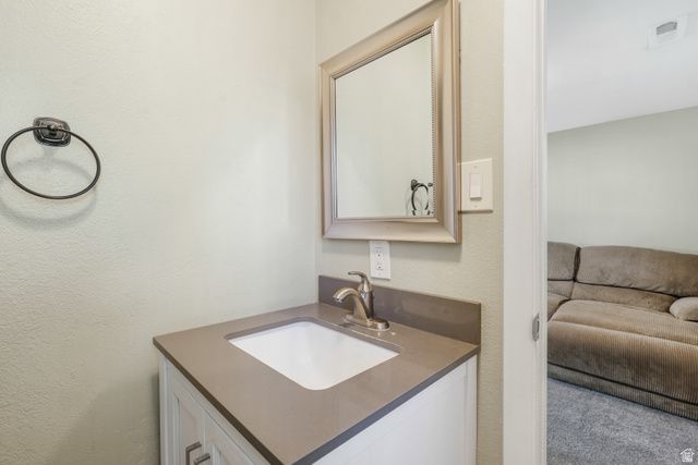 1085 E GROVE CREEK DR, Pleasant Grove, UT 84062