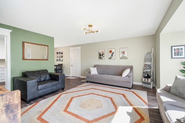 1085 E GROVE CREEK DR, Pleasant Grove, UT 84062