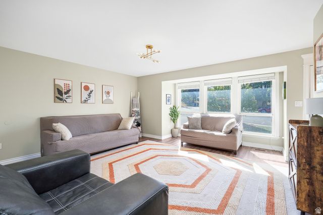 1085 E GROVE CREEK DR, Pleasant Grove, UT 84062