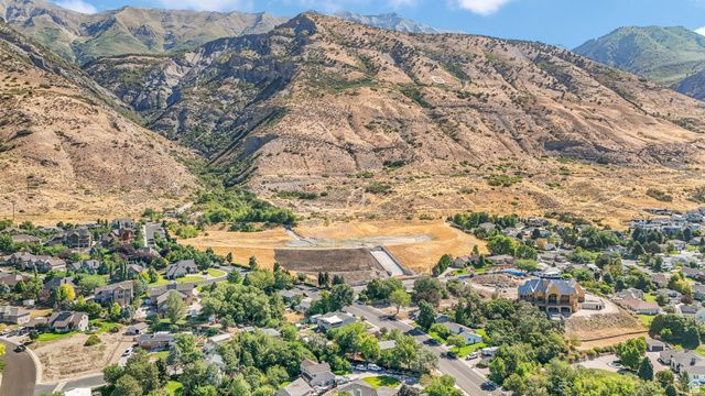 1085 E GROVE CREEK DR, Pleasant Grove, UT 84062