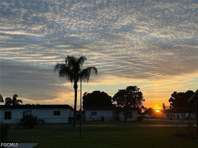 10572 Quincy CT, Lehigh Acres, FL 33936