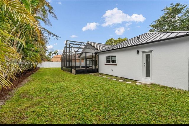 15507 NW 82nd Ct, Miami Lakes, FL 33016