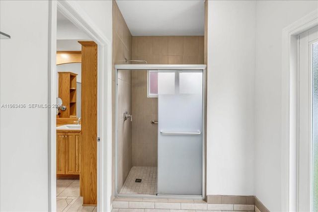 15507 NW 82nd Ct, Miami Lakes, FL 33016