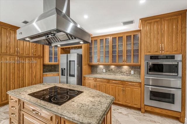 15507 NW 82nd Ct, Miami Lakes, FL 33016