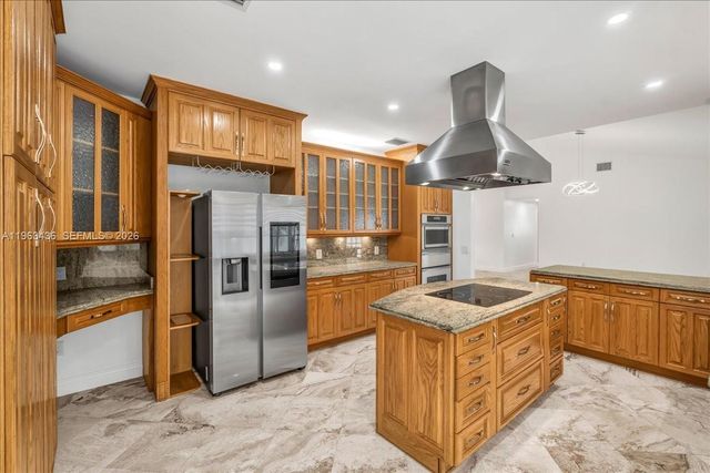 15507 NW 82nd Ct, Miami Lakes, FL 33016