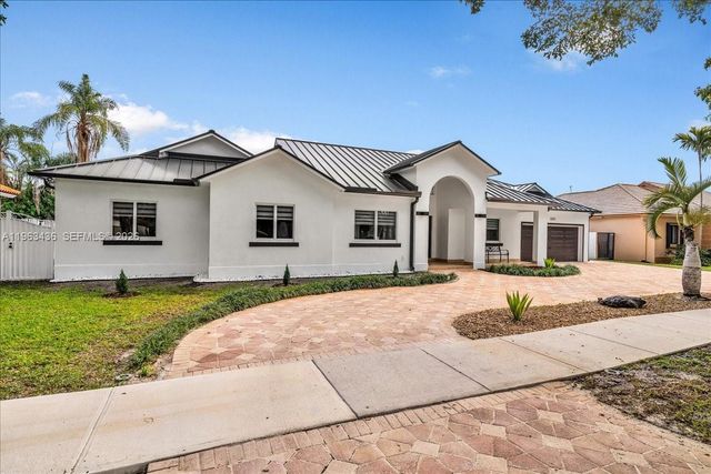 15507 NW 82nd Ct, Miami Lakes, FL 33016