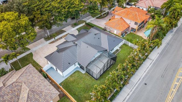 15507 NW 82nd Ct, Miami Lakes, FL 33016