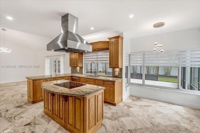 15507 NW 82nd Ct, Miami Lakes, FL 33016