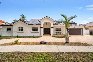 15507 NW 82nd Ct, Miami Lakes, FL 33016
