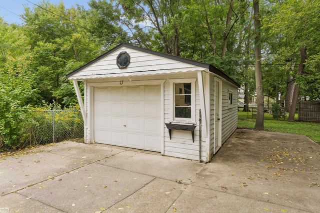 82 Grand Avenue, Mt Clemens, MI 48043