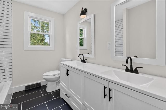 225 DRAKE RD, Cherry Hill, NJ 08034