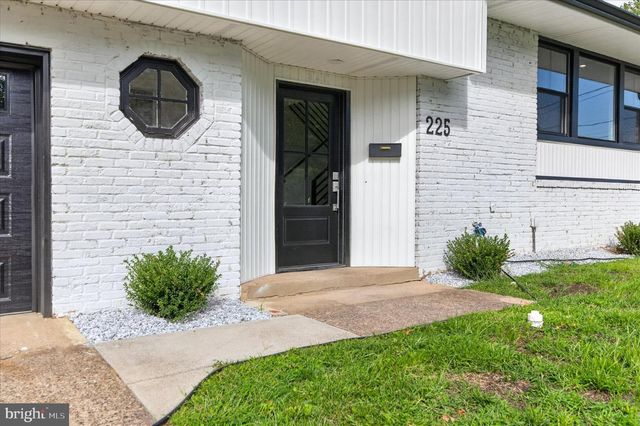 225 DRAKE RD, Cherry Hill, NJ 08034