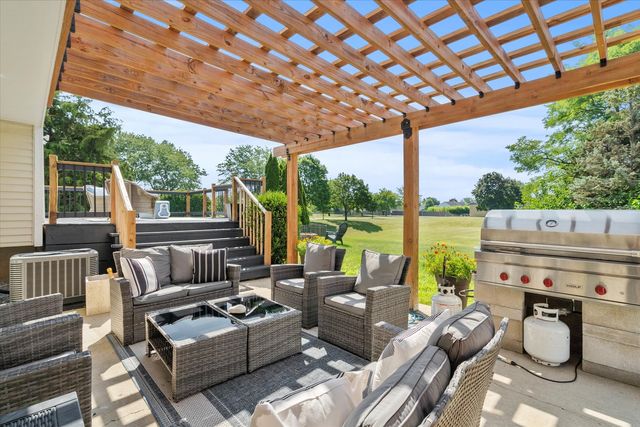 2045 Dublin Lane, Hanover Park, IL 60133