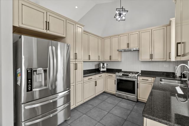 2045 Dublin Lane, Hanover Park, IL 60133