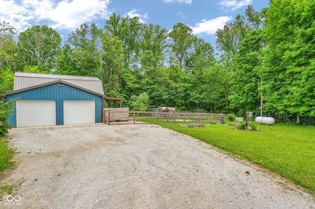 11631 Hickory Nut Road, Cloverdale, IN 46120