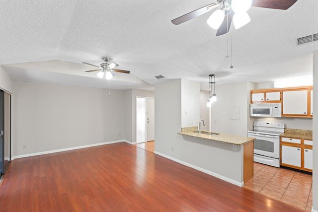 16 Catalonia Ct, St Augustine, FL 32086